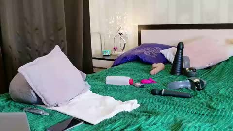 Alise online show from March 3, 2025, 1:20 pm