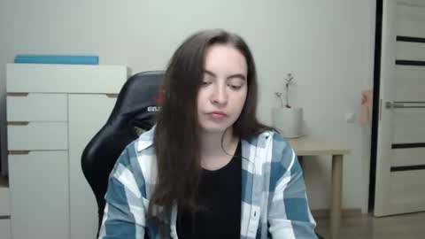 Snapshot of alice_________________________ chatting on June 16, 2026, 7:27 pm Alice online show from June 16, 2026, 7:27 pm