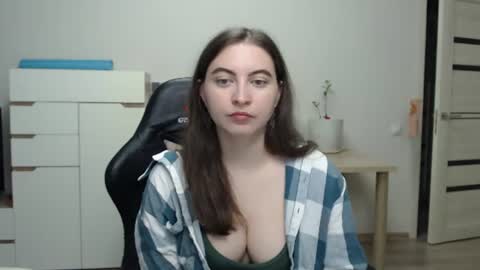 Snapshot of alice_________________________ chatting on June 18, 2026, 5:39 pm Alice online show from June 18, 2026, 5:39 pm