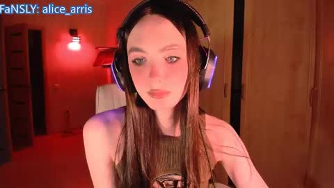 Snapshot of alice__aris chatting on May 13, 2026, 5:43 pm Alice Aris online show from May 13, 2026, 5:43 pm