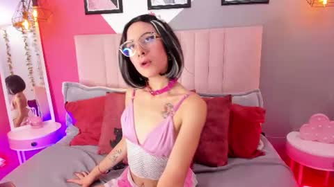 Snapshot of alice__moon__ chatting on July 24, 2026, 9:35 pm alice__moon__ online show from July 24, 2026, 9:35 pm
