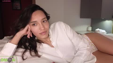 A R Y A  T I A online show from January 4, 2025, 9:52 pm