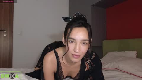 A R Y A  T I A online show from January 5, 2025, 3:45 pm