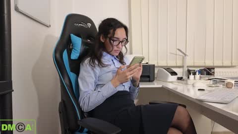 A R Y A  T I A online show from January 7, 2025, 6:35 pm