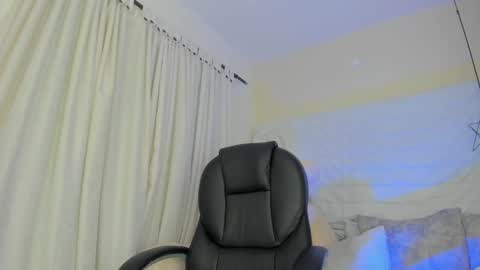 alice_brownnn online show from February 23, 2025, 7:55 am