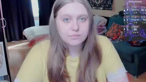 Snapshot of alice_dreamgirl_ chatting on August 5, 2026, 12:19 pm Alice 3 online show from August 5, 2026, 12:19 pm