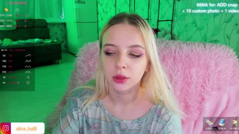 alice_halle online show from December 14, 2024, 7:51 am
