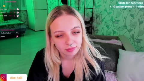 alice_halle online show from January 3, 2025, 8:54 pm
