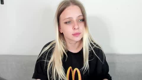 alice_halle online show from September 9, 2025, 6:51 pm