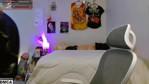 Alice Hatchette online show from November 19, 2025, 7:03 pm