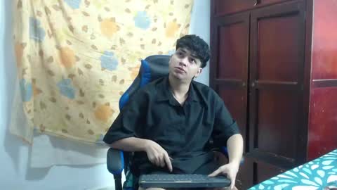 Snapshot of alice_julls chatting on June 6, 2026, 5:28 pm alice online show from June 6, 2026, 5:28 pm