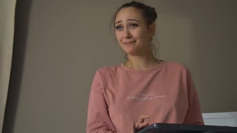 AliceMunro online show from October 9, 2025, 7:34 pm