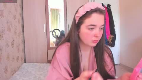 Snapshot of alice_next_door_ chatting on June 2, 2026, 11:23 am Alice online show from June 2, 2026, 11:23 am