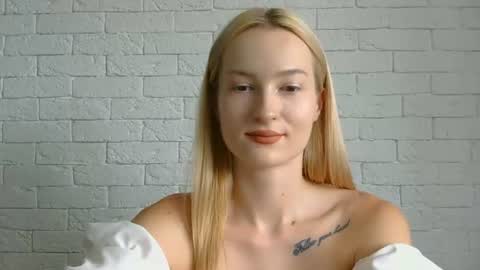 Snapshot of alice_sweet_01 chatting on June 25, 2026, 11:04 am Alice online show from June 25, 2026, 11:04 am