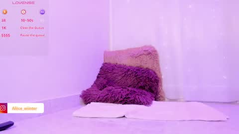 Snapshot of alice_wiinter chatting on December 12, 2024, 2:37 am Alice online show from December 12, 2024, 2:37 am