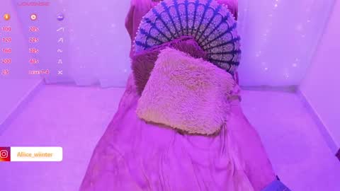 Snapshot of alice_wiinter chatting on December 30, 2024, 10:45 pm Alice online show from December 30, 2024, 10:45 pm