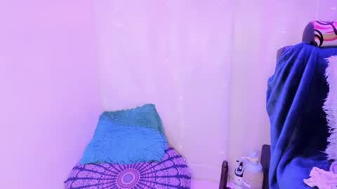 Snapshot of alice_wiinter chatting on March 1, 2025, 1:22 am Alice online show from March 1, 2025, 1:22 am