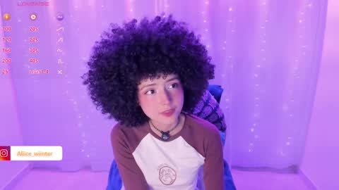 Snapshot of alice_wiinter chatting on March 6, 2025, 7:32 pm Alice online show from March 6, 2025, 7:32 pm