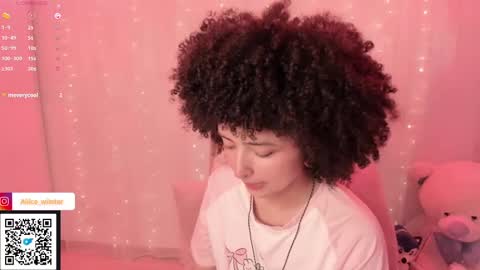 Snapshot of alice_wiinter chatting on September 18, 2025, 6:10 pm Alice online show from September 18, 2025, 6:10 pm