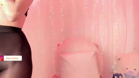 Snapshot of alice_wiinter chatting on October 3, 2025, 6:16 pm Alice online show from October 3, 2025, 6:16 pm