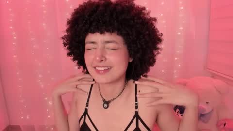 Snapshot of alice_wiinter chatting on November 4, 2025, 8:19 pm Alice online show from November 4, 2025, 8:19 pm