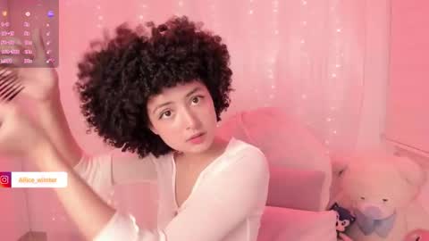 Snapshot of alice_wiinter chatting on November 5, 2025, 6:08 pm Alice online show from November 5, 2025, 6:08 pm