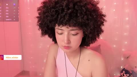 Snapshot of alice_wiinter chatting on November 11, 2025, 6:08 pm Alice online show from November 11, 2025, 6:08 pm