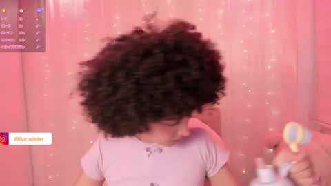 Snapshot of alice_wiinter chatting on November 17, 2025, 6:24 pm Alice online show from November 17, 2025, 6:24 pm