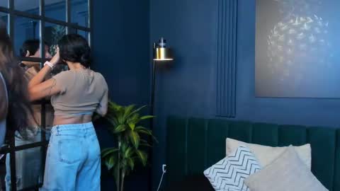 Alice and Asia online show from November 4, 2025, 7:24 pm