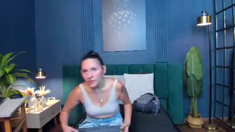 Snapshot of aliceandsia chatting on August 7, 2026, 7:38 pm Alice and Asia online show from August 7, 2026, 7:38 pm