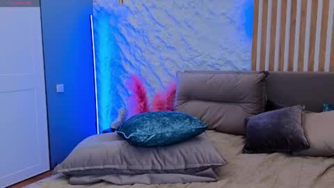 Your sweet Alice INST alicebellies online show from April 18, 2026, 5:44 am