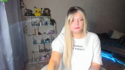 AliceCasey online show from October 16, 2025, 7:37 pm