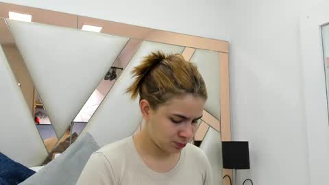AliceCruz online show from June 3, 2026, 12:08 pm