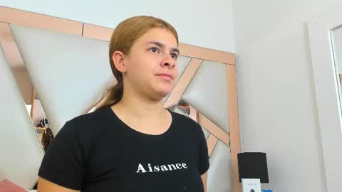 AliceCruz online show from June 18, 2026, 5:17 pm