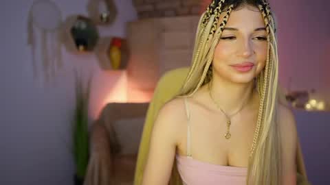 Snapshot of alicee_kiss chatting on December 15, 2024, 10:15 pm Alicee Kiss online show from December 15, 2024, 10:15 pm