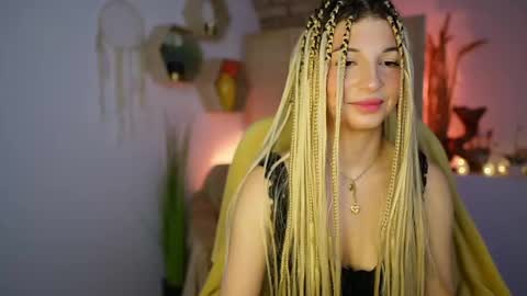 Snapshot of alicee_kiss chatting on December 17, 2024, 10:32 pm Alicee Kiss online show from December 17, 2024, 10:32 pm