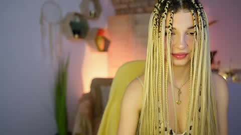 Snapshot of alicee_kiss chatting on December 19, 2024, 7:29 pm Alicee Kiss online show from December 19, 2024, 7:29 pm