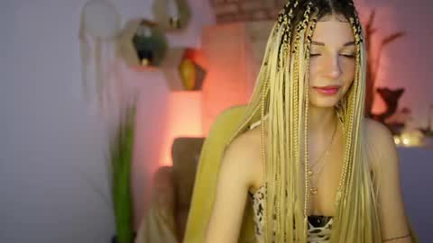 Snapshot of alicee_kiss chatting on December 27, 2024, 7:35 pm Alicee Kiss online show from December 27, 2024, 7:35 pm