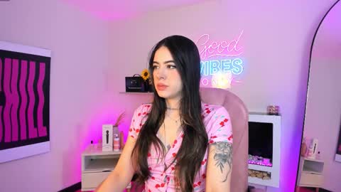 Snapshot of alicee_vixen chatting on March 28, 2026, 12:05 pm Alice online show from March 28, 2026, 12:05 pm