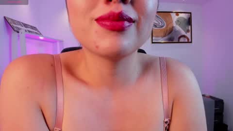 aliceebroownn online show from April 21, 2026, 9:39 pm