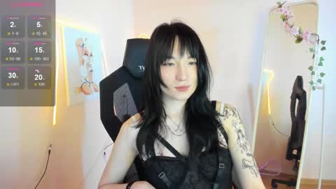 Snapshot of aliceeinwonderlanddd chatting on May 17, 2026, 2:20 am Alice online show from May 17, 2026, 2:20 am