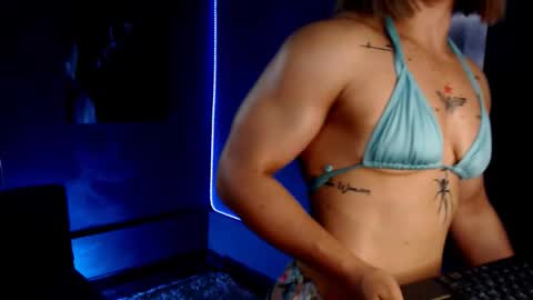alicefit_212 online show from October 8, 2025, 1:53 pm