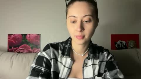 aliceinlustland online show from June 24, 2026, 10:20 pm