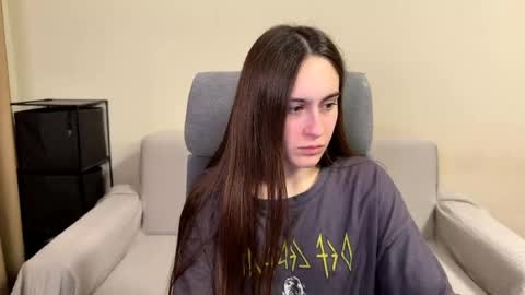 alicekollt online show from April 14, 2026, 9:32 pm