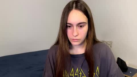 alicekollt online show from April 21, 2026, 2:04 am