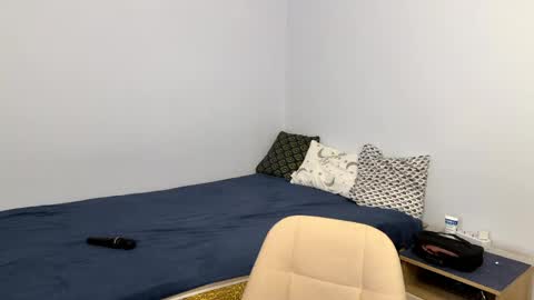 alicekollt online show from April 21, 2026, 9:28 pm