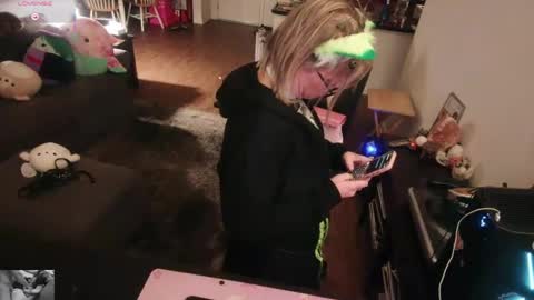 Alice Liddell online show from September 19, 2025, 5:31 am