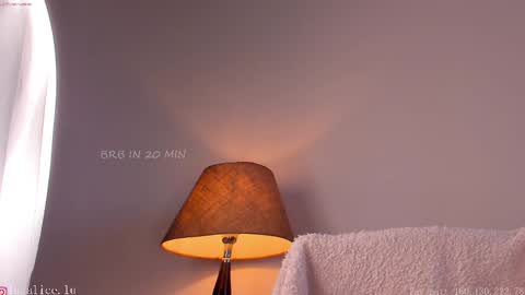 Elle online show from March 9, 2025, 11:58 am