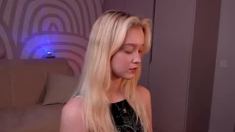 Serena online show from April 25, 2026, 2:47 pm