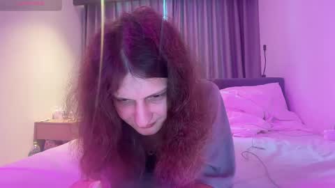 Snapshot of alicepinkhead chatting on May 21, 2026, 8:21 am AlicePinkhead online show from May 21, 2026, 8:21 am